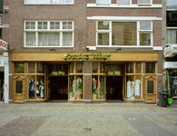 86992 Gezicht op de winkelpui van kledingwinkel Lady Sting (Lange Elisabethstraat 28) te Utrecht.